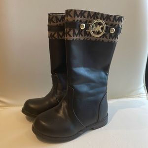 Kids Michael Kors  size 6